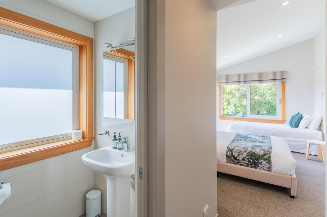 Anam Cara Gardens Luxury Villa Private Bedrooms And Ensuite Bathrooms Sleeps 9 Otaki Eksteriør bilde