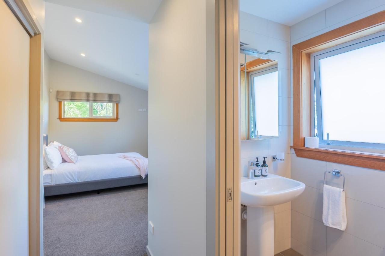 Anam Cara Gardens Luxury Villa Private Bedrooms And Ensuite Bathrooms Sleeps 9 Otaki Eksteriør bilde