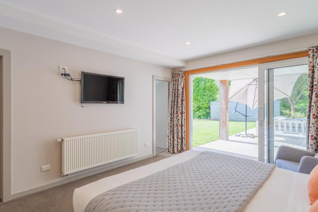 Anam Cara Gardens Luxury Villa Private Bedrooms And Ensuite Bathrooms Sleeps 9 Otaki Eksteriør bilde