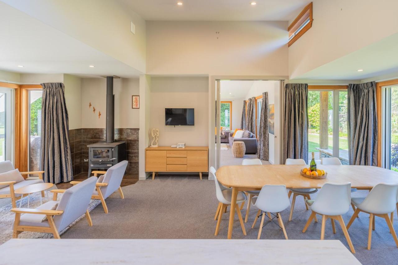 Anam Cara Gardens Luxury Villa Private Bedrooms And Ensuite Bathrooms Sleeps 9 Otaki Eksteriør bilde