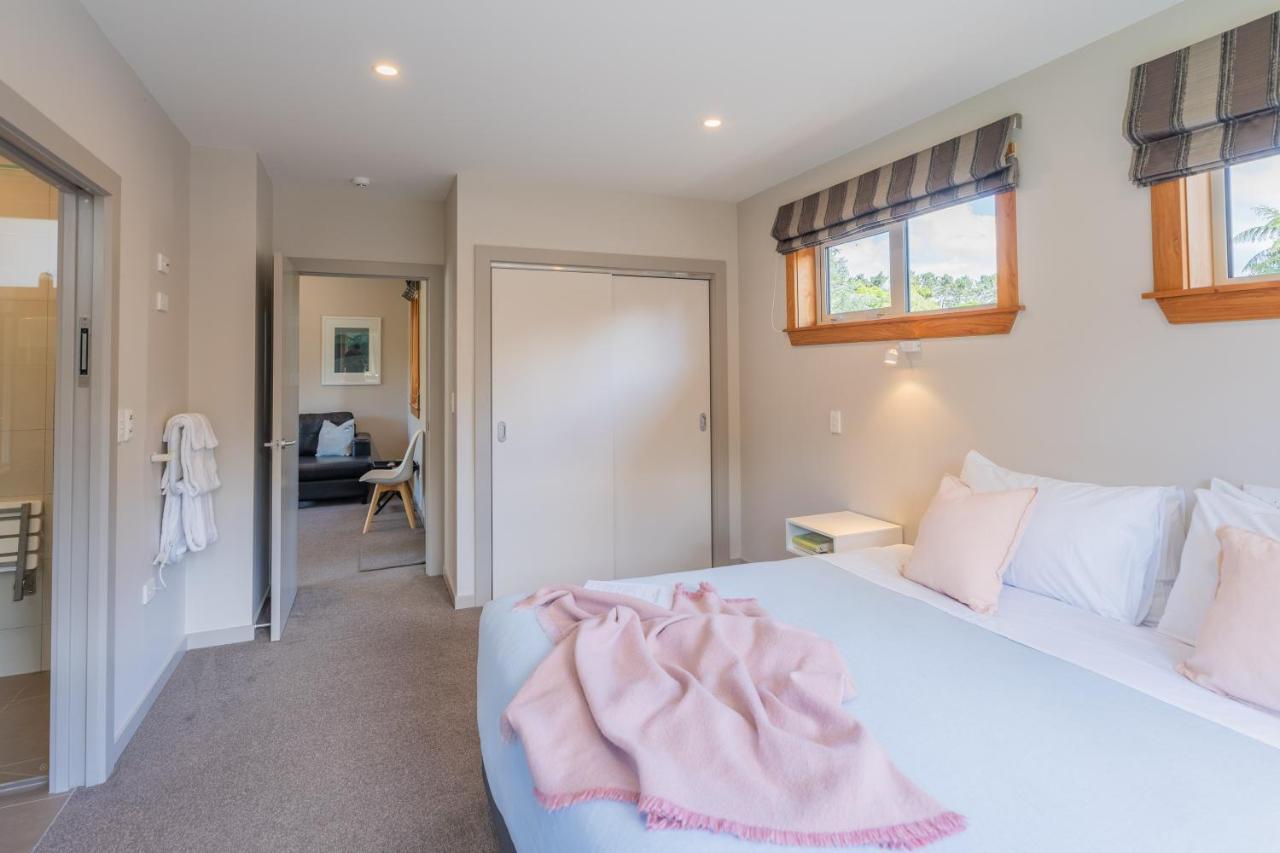 Anam Cara Gardens Luxury Villa Private Bedrooms And Ensuite Bathrooms Sleeps 9 Otaki Eksteriør bilde