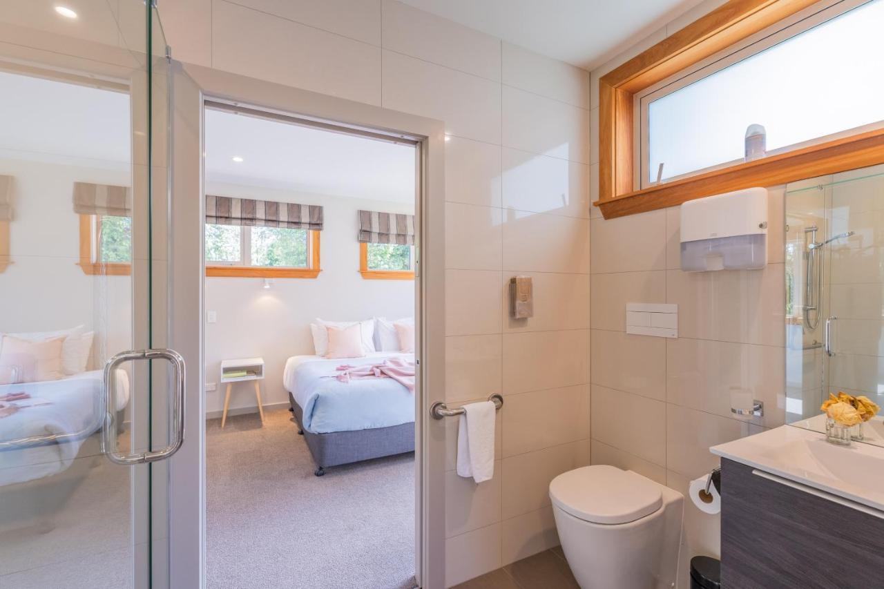 Anam Cara Gardens Luxury Villa Private Bedrooms And Ensuite Bathrooms Sleeps 9 Otaki Eksteriør bilde
