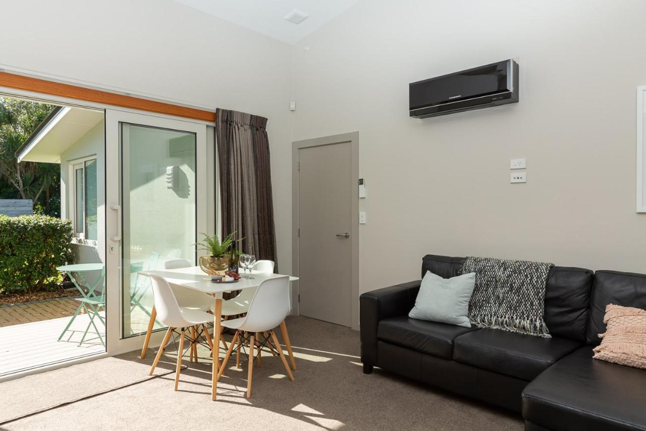 Anam Cara Gardens Luxury Villa Private Bedrooms And Ensuite Bathrooms Sleeps 9 Otaki Eksteriør bilde