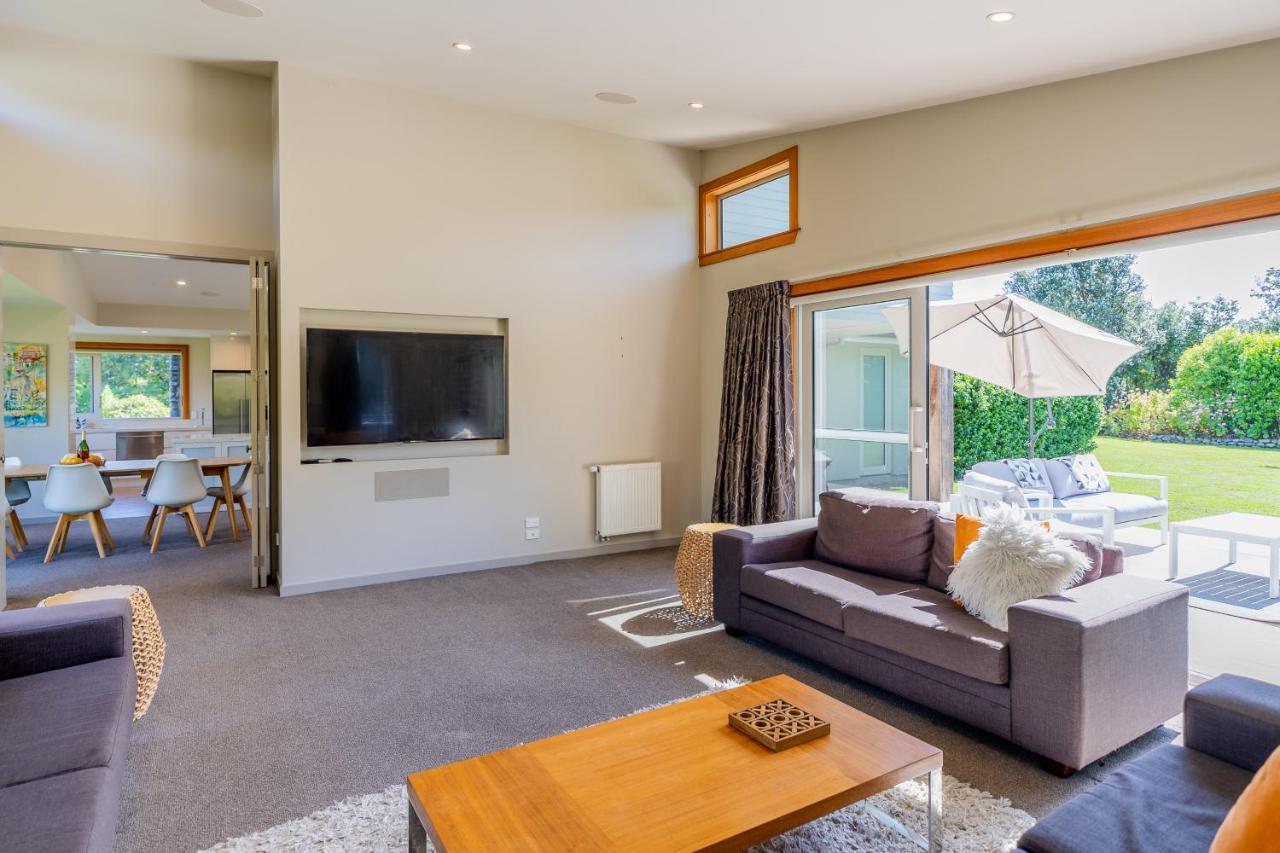 Anam Cara Gardens Luxury Villa Private Bedrooms And Ensuite Bathrooms Sleeps 9 Otaki Eksteriør bilde