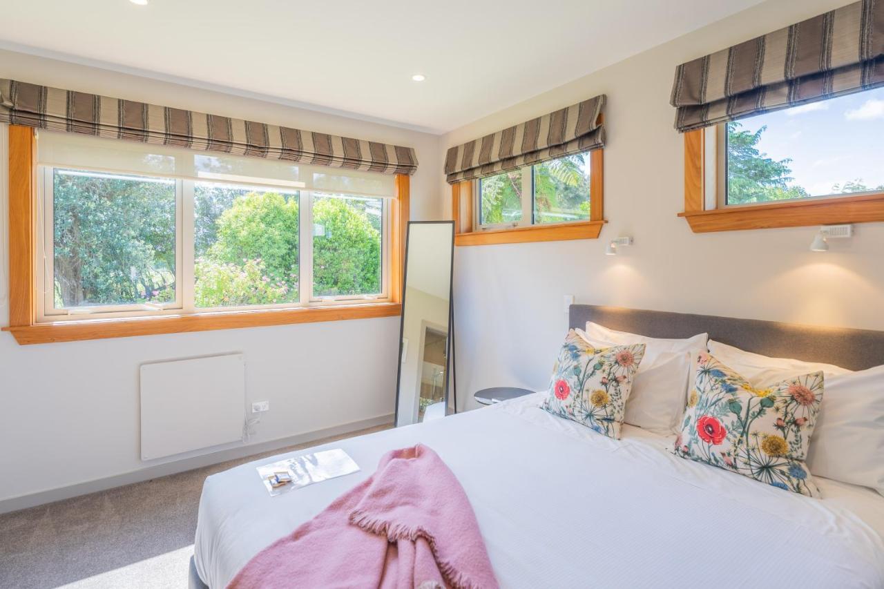 Anam Cara Gardens Luxury Villa Private Bedrooms And Ensuite Bathrooms Sleeps 9 Otaki Eksteriør bilde