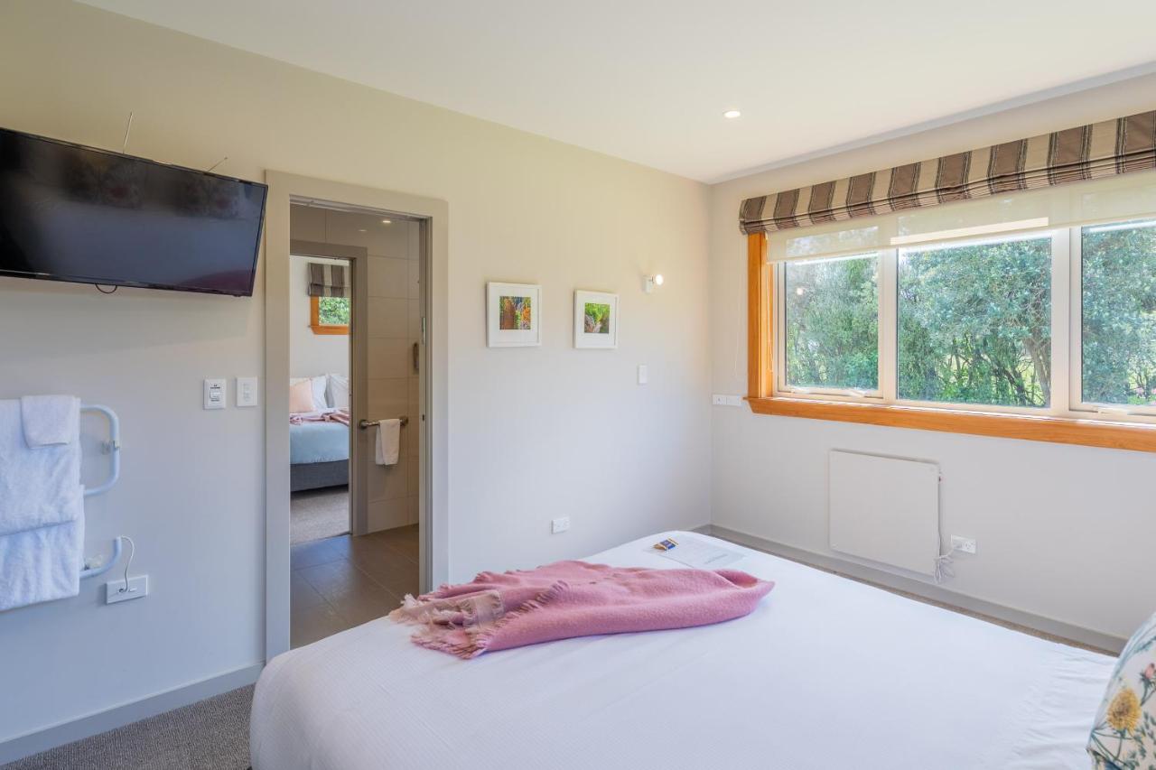 Anam Cara Gardens Luxury Villa Private Bedrooms And Ensuite Bathrooms Sleeps 9 Otaki Eksteriør bilde
